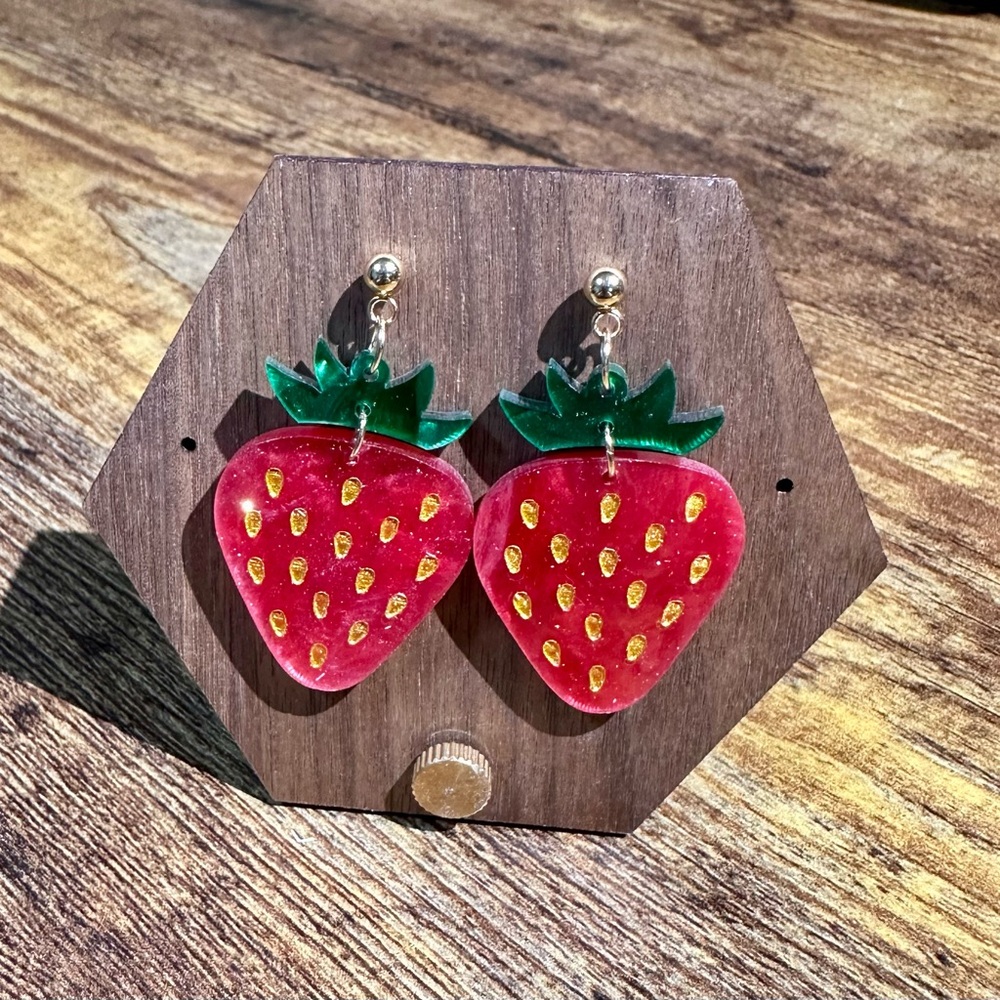 ☀️3/$10 BUNDLE!!☀️ Strawberry Sparkly Dangle Earrings
